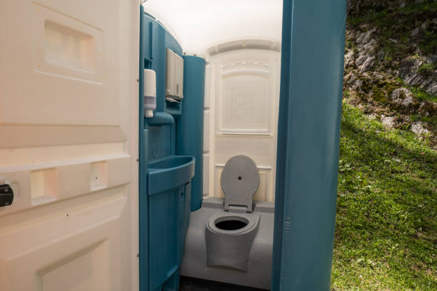 Best Portable restroom trailer rental  in Cloverdale, VA